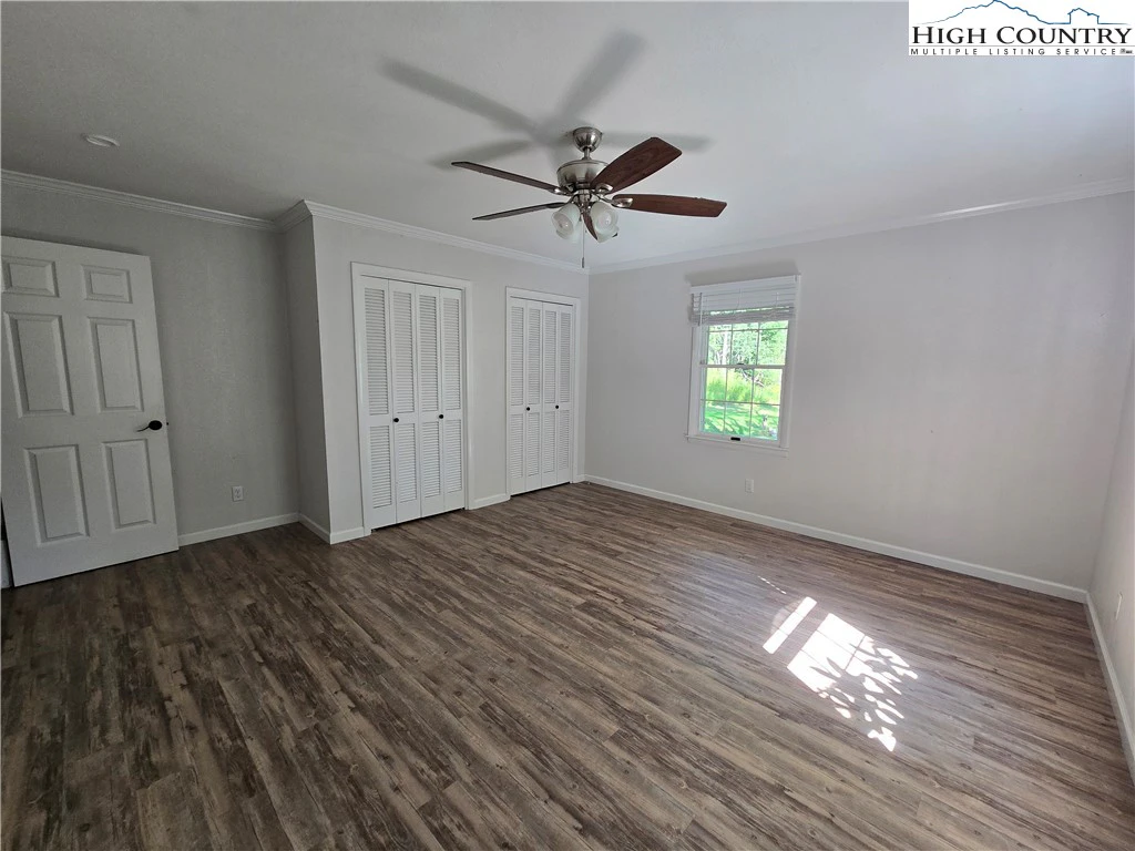 Image number 2 for the current listing