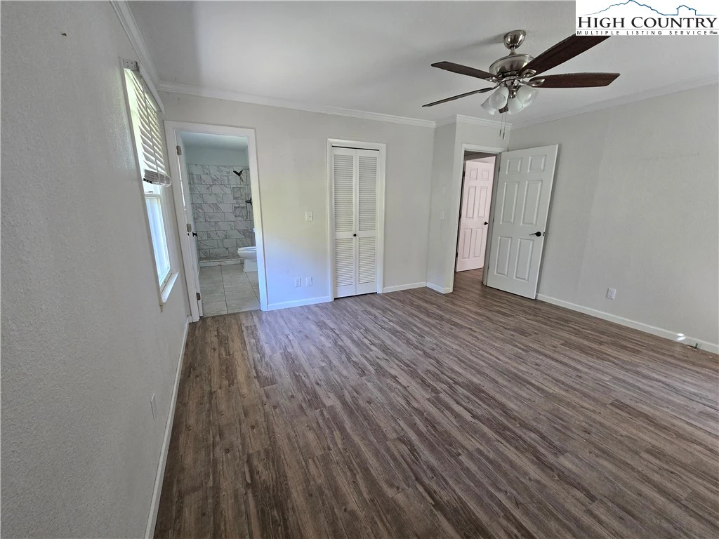 Image number 13 for the current listing