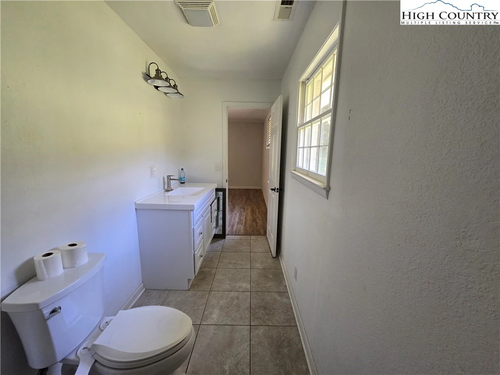 Image number 11 for the current listing