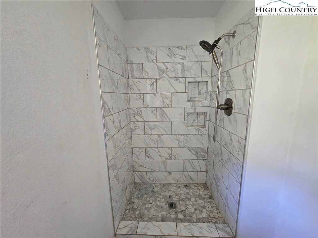 Image number 10 for the current listing