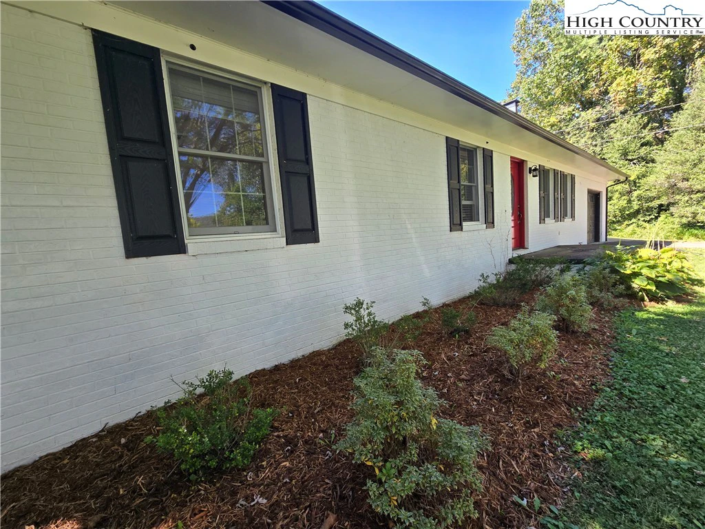 Image number 9 for the current listing