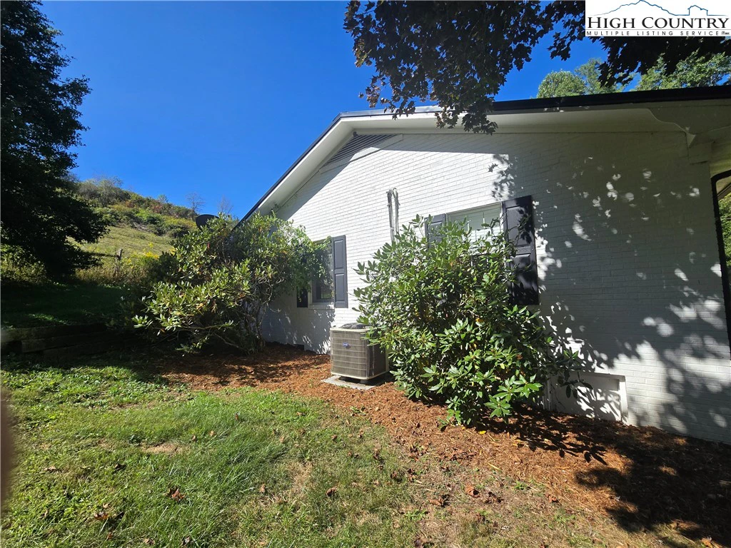 Image number 8 for the current listing