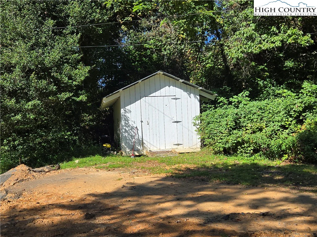 Image number 6 for the current listing