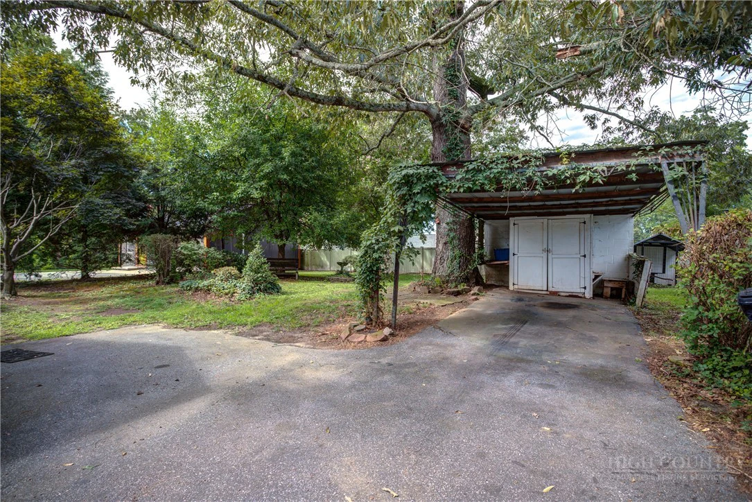Image number 8 for the current listing