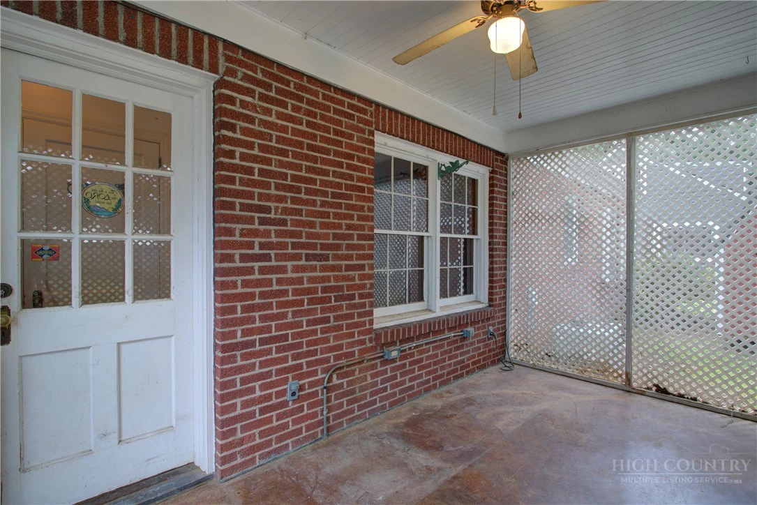 Image number 20 for the current listing