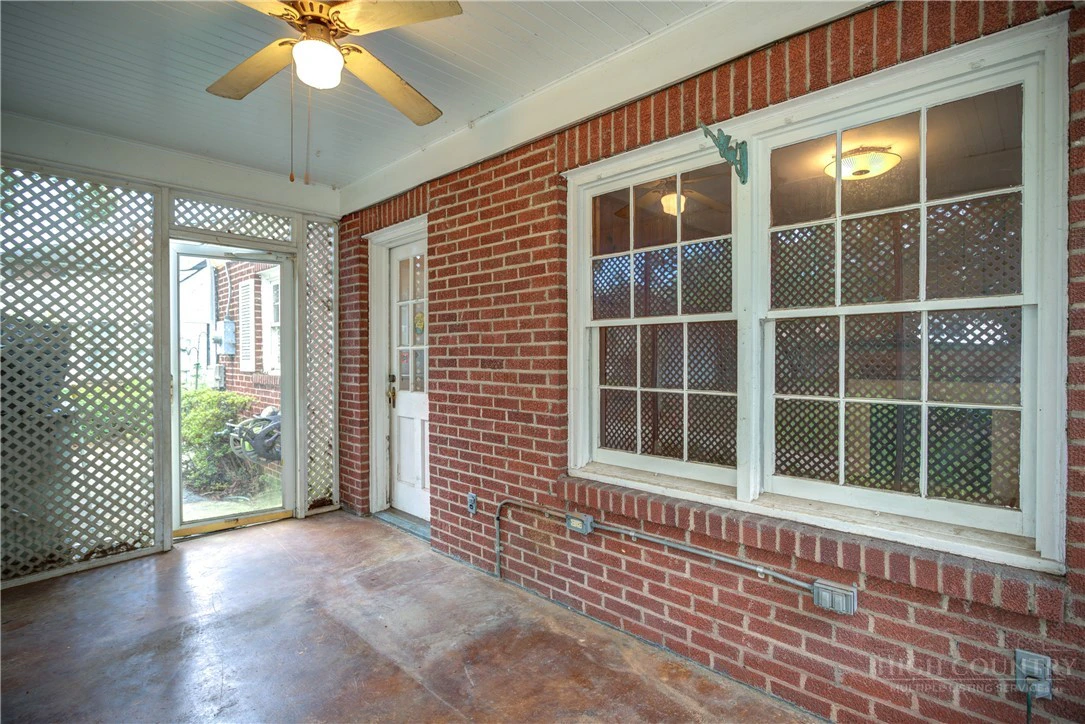 Image number 21 for the current listing