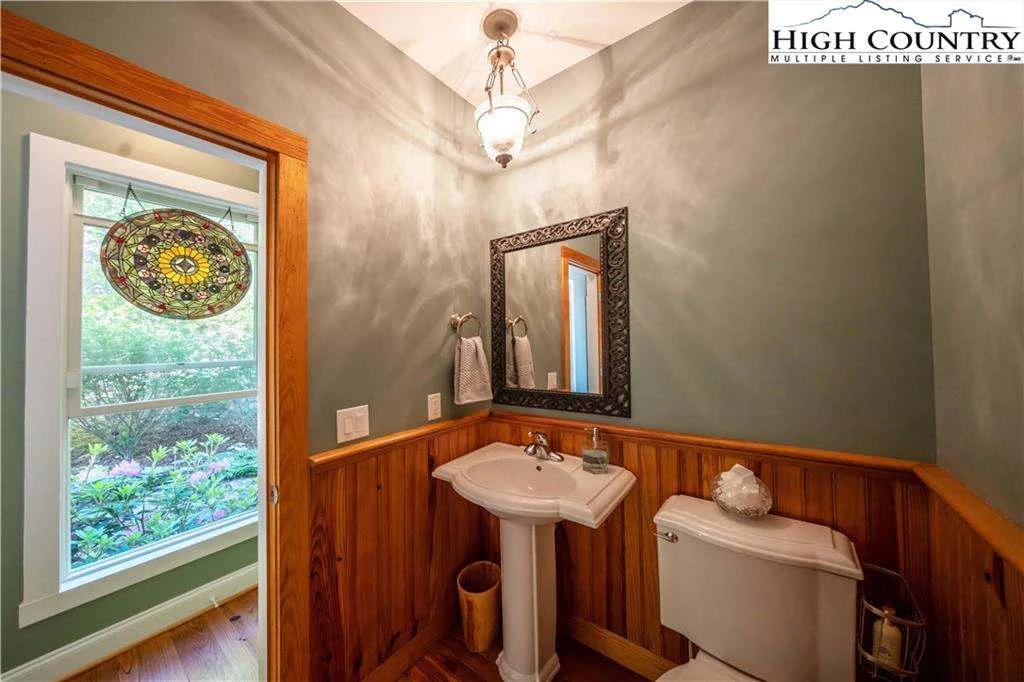 Image number 6 for the current listing