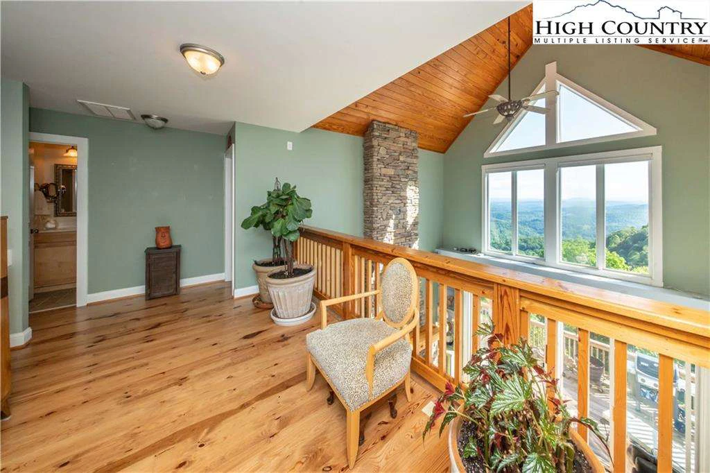 Image number 7 for the current listing