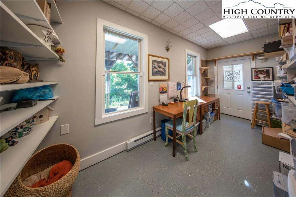 Image number 16 for the current listing