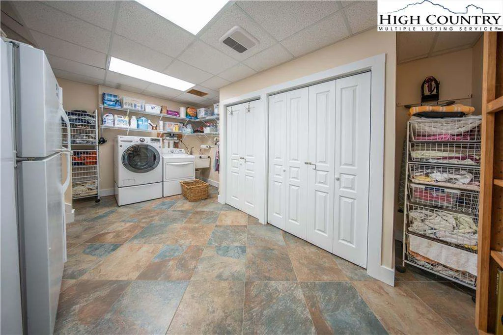 Image number 17 for the current listing