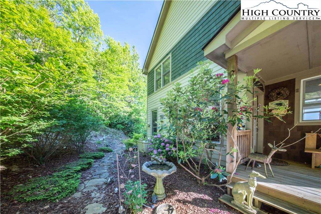 Image number 19 for the current listing