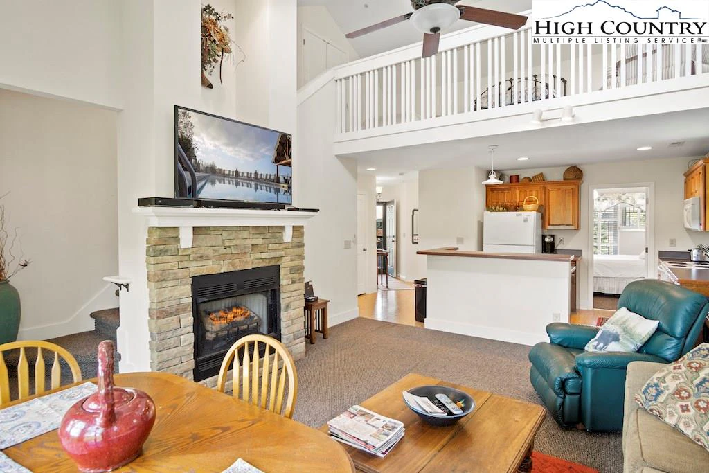 Image number 1 for the current listing