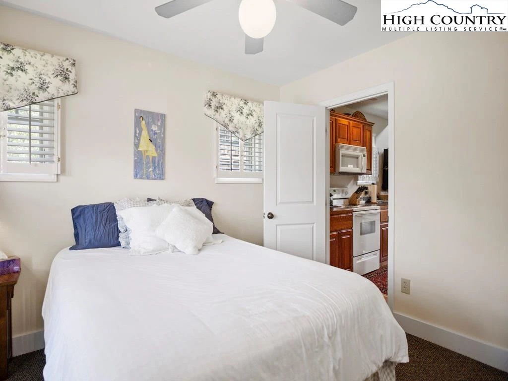 Image number 3 for the current listing