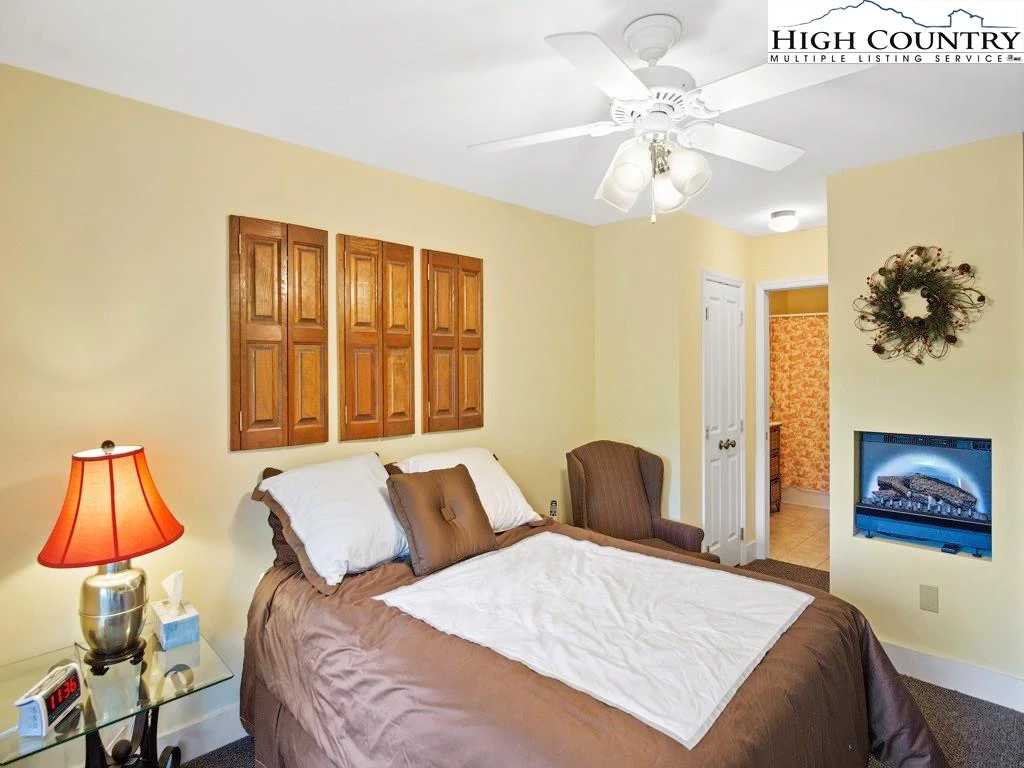 Image number 7 for the current listing