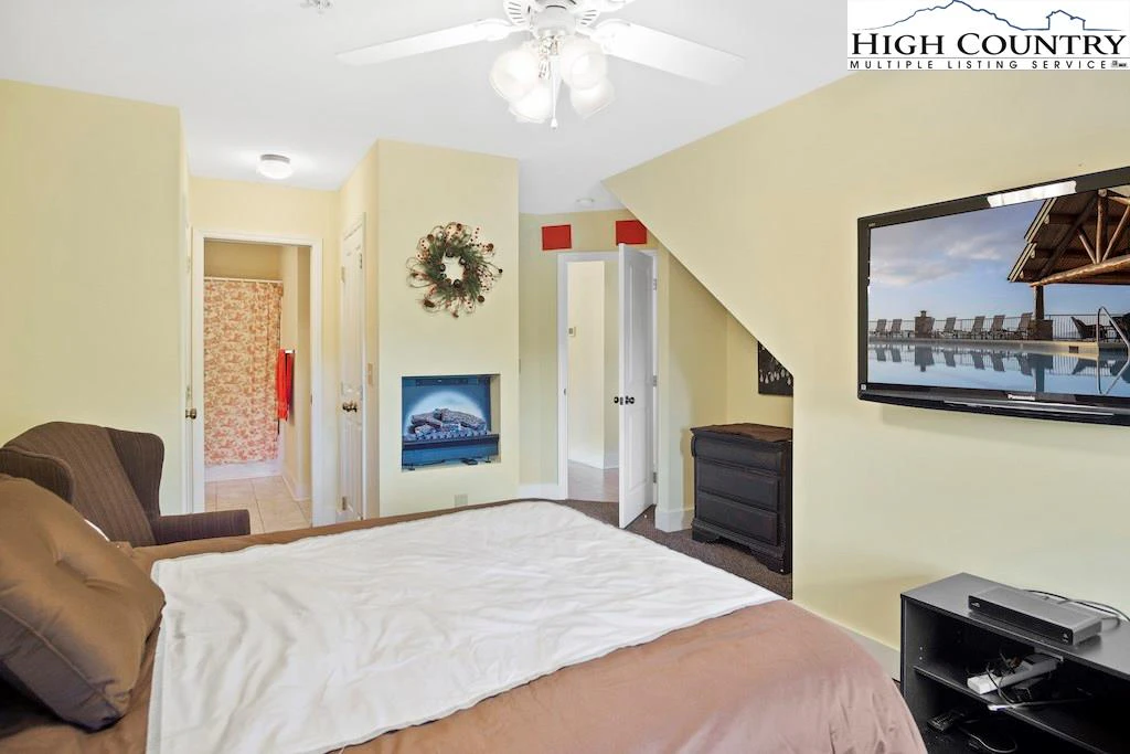 Image number 9 for the current listing