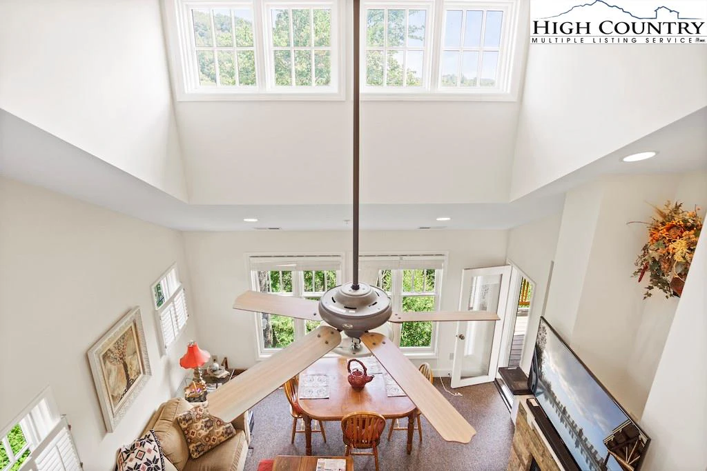 Image number 2 for the current listing