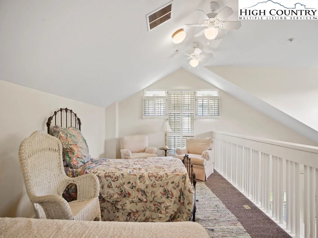 Image number 12 for the current listing