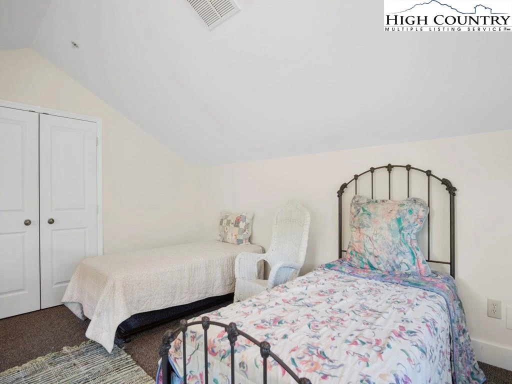 Image number 14 for the current listing