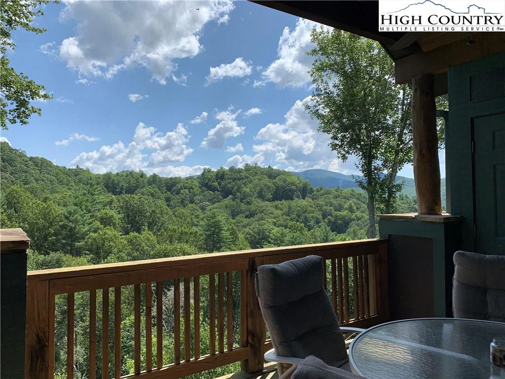 Image number 17 for the current listing