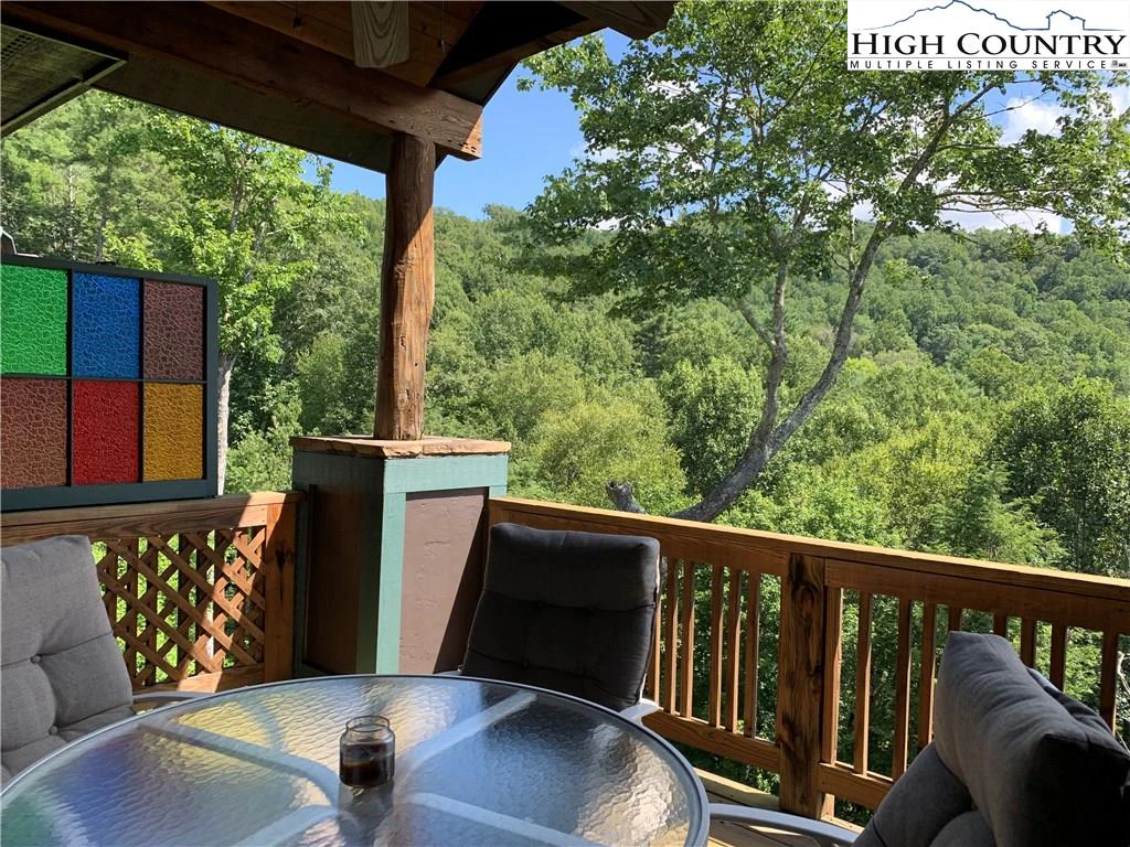 Image number 19 for the current listing