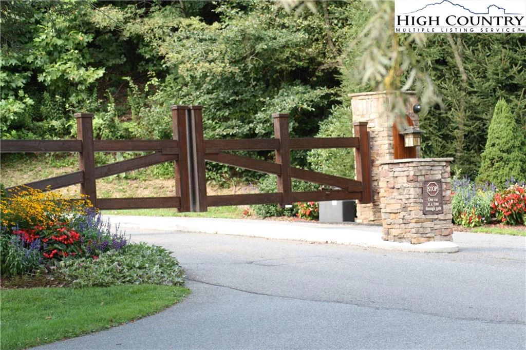 Image number 4 for the current listing