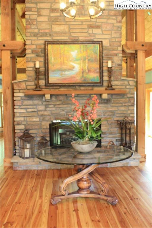 Image number 2 for the current listing