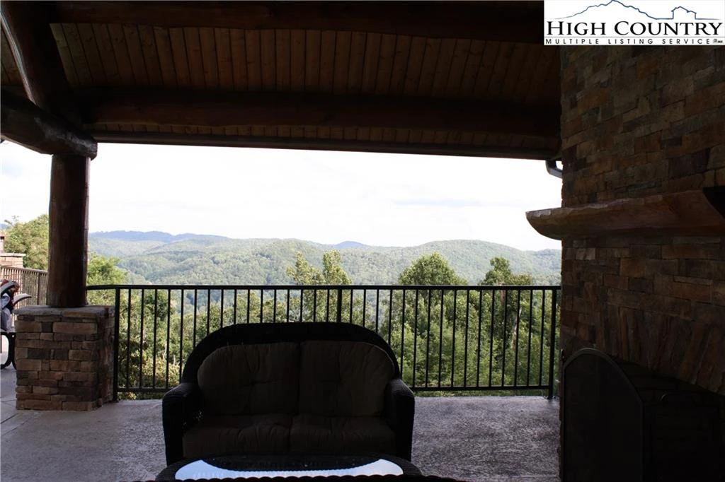 Image number 15 for the current listing