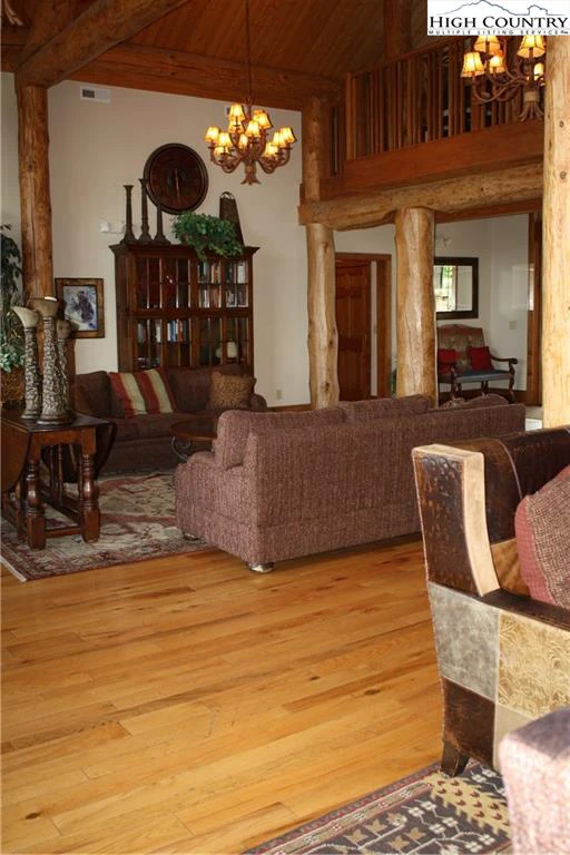Image number 16 for the current listing
