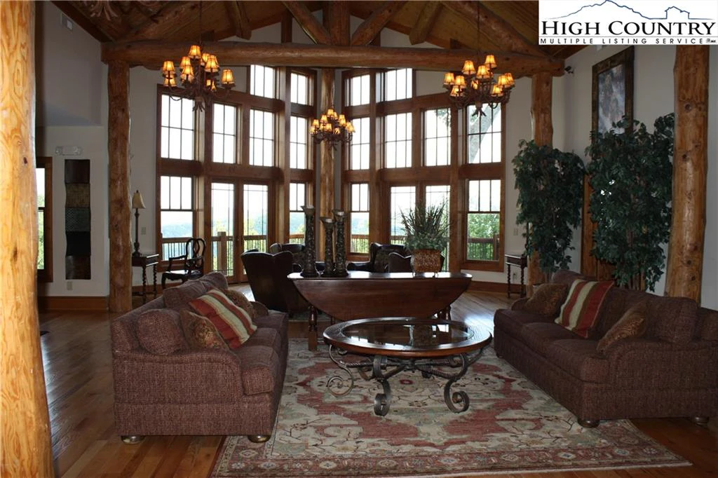 Image number 20 for the current listing