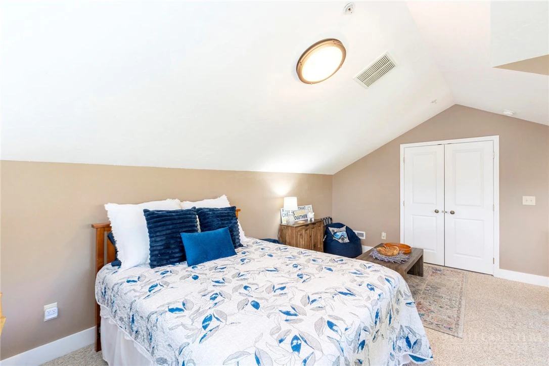 Image number 8 for the current listing