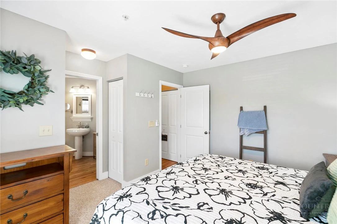 Image number 3 for the current listing