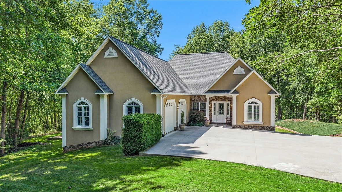 Image number 1 for the current listing