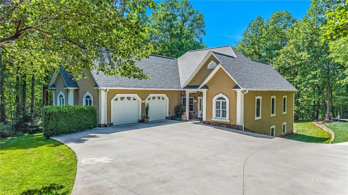 Image number 2 for the current listing