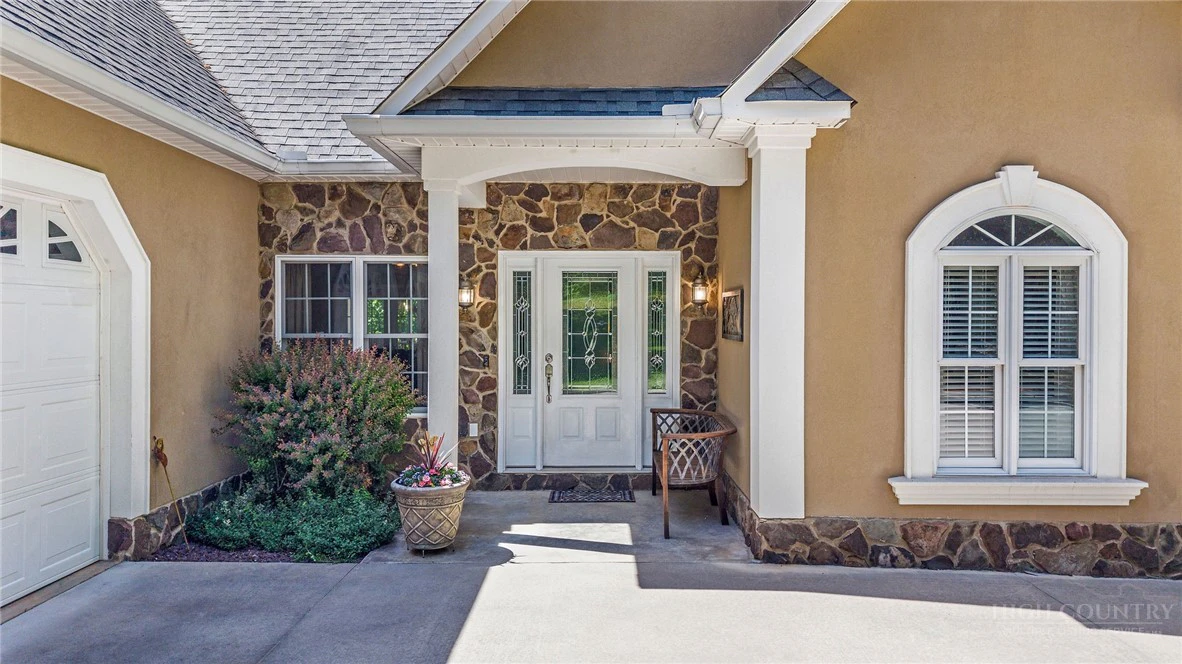 Image number 3 for the current listing