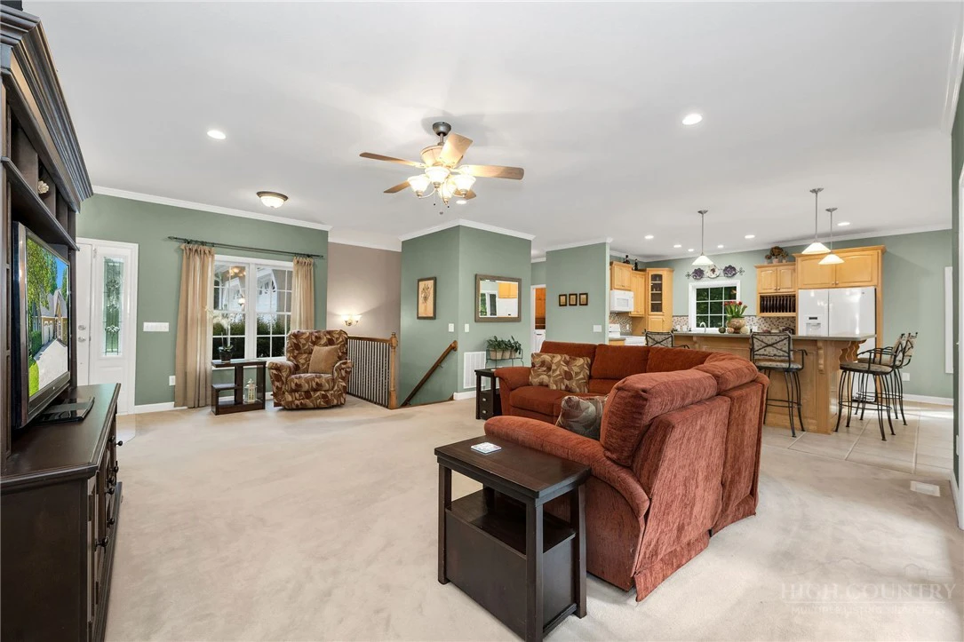 Image number 13 for the current listing