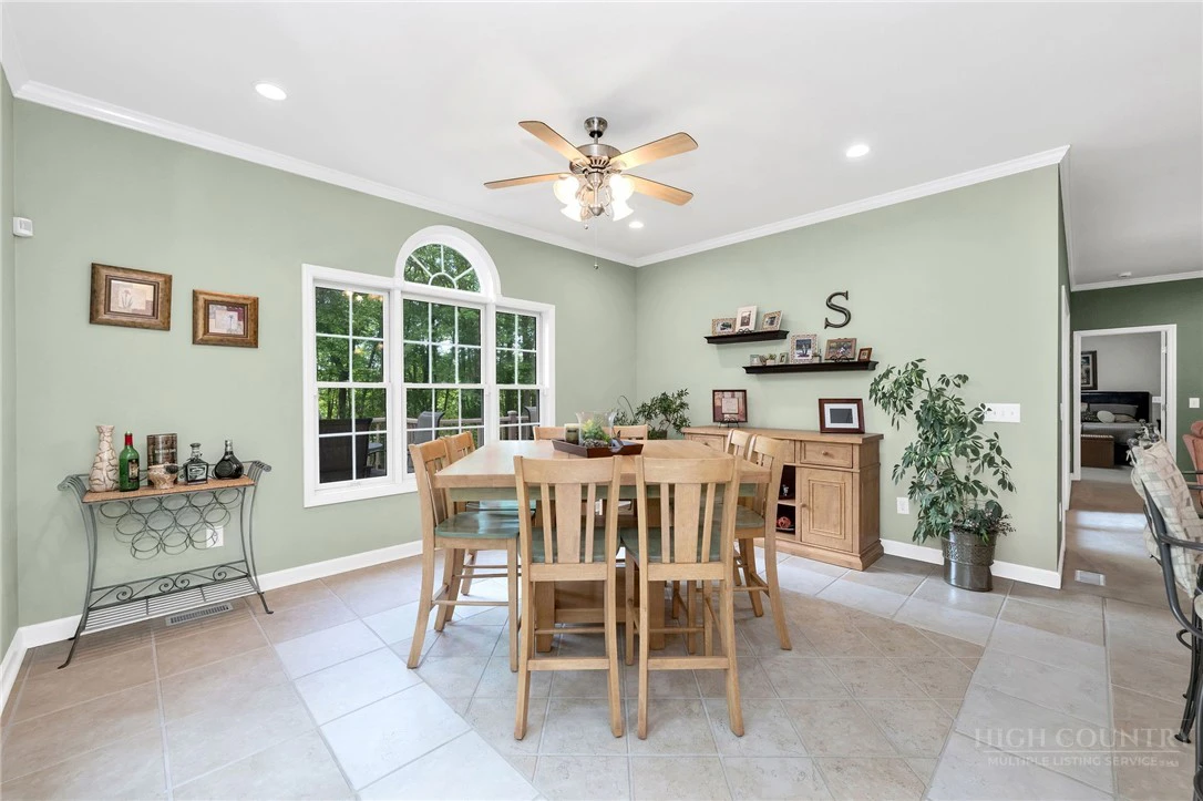 Image number 18 for the current listing