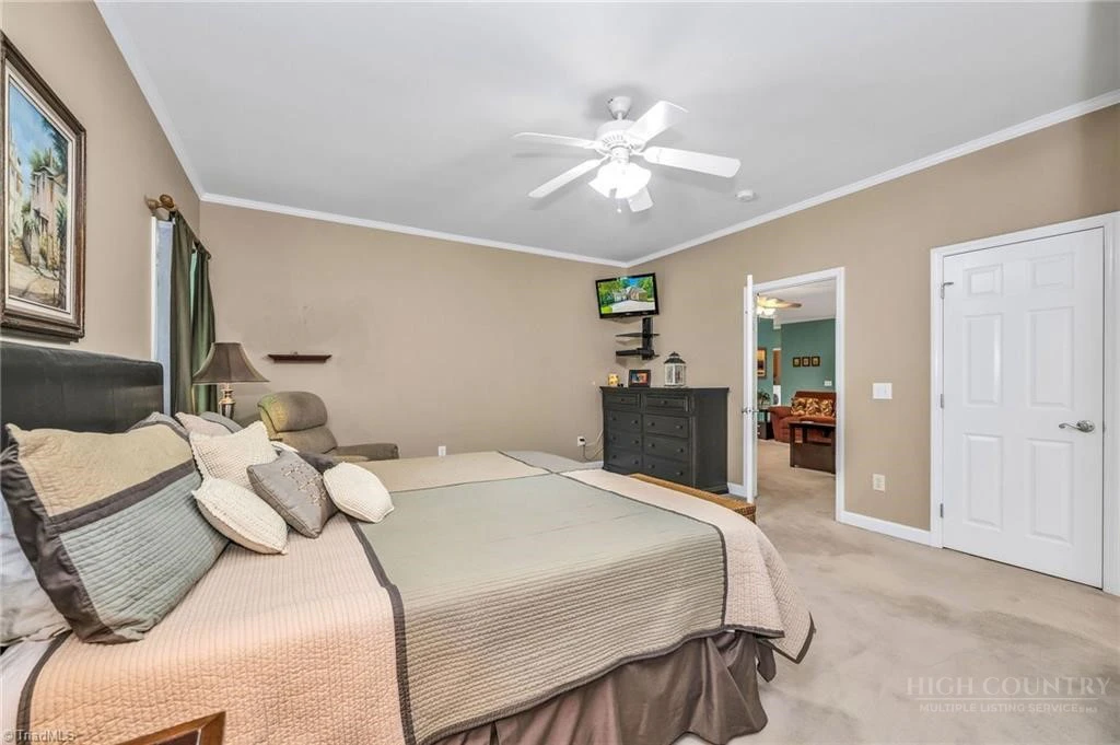 Image number 21 for the current listing