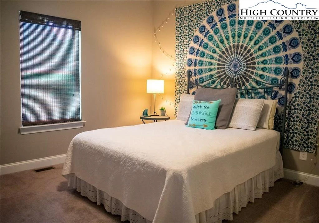 Image number 8 for the current listing