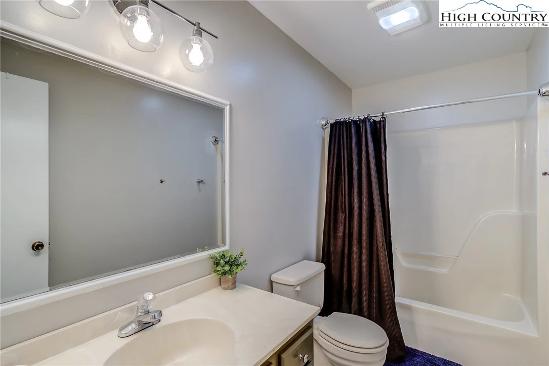 Image number 3 for the current listing