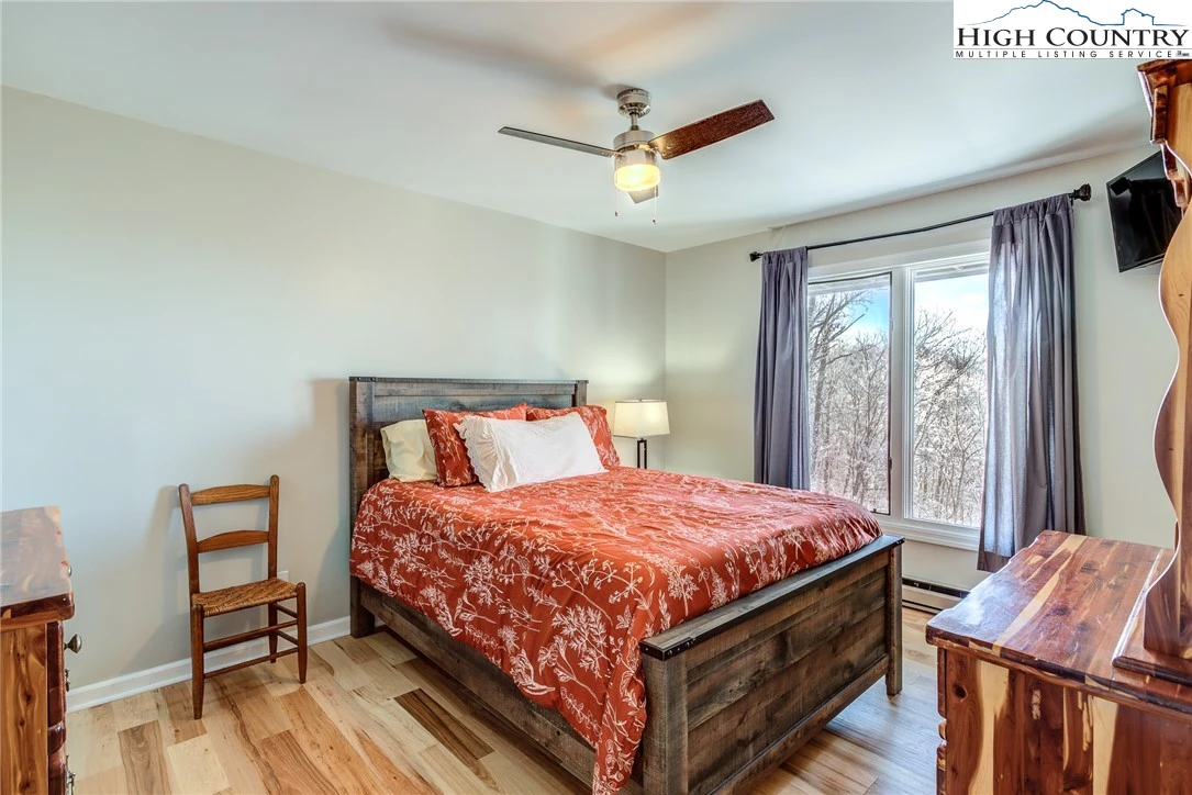 Image number 5 for the current listing
