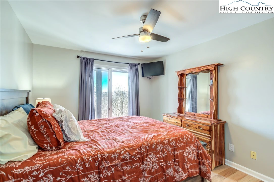 Image number 6 for the current listing