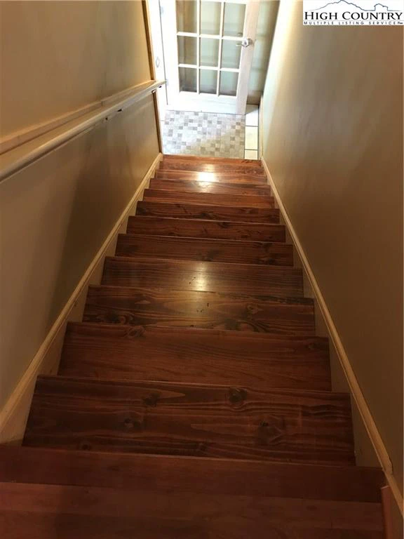 Image number 11 for the current listing