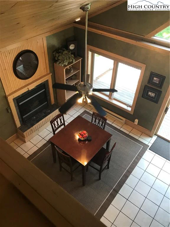 Image number 4 for the current listing
