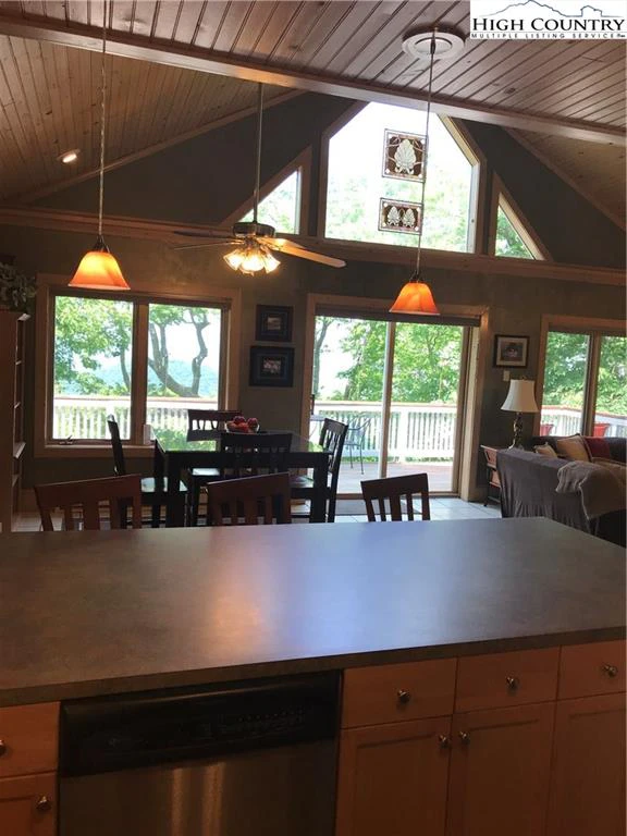 Image number 6 for the current listing