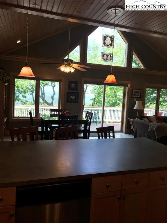 Image number 7 for the current listing