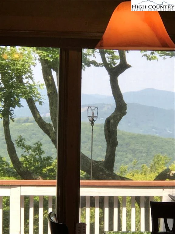 Image number 8 for the current listing