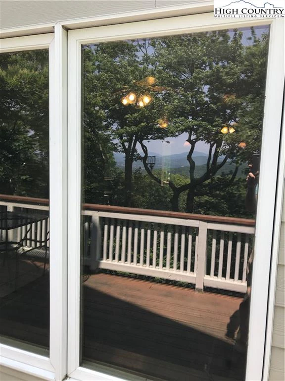 Image number 19 for the current listing