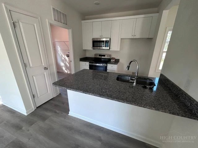 Image number 2 for the current listing