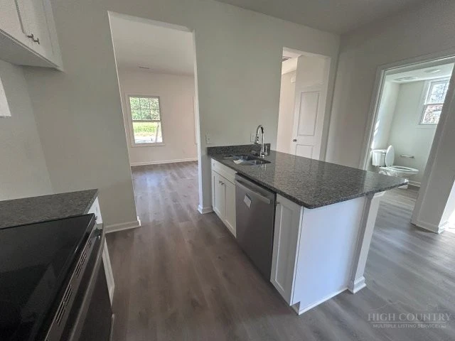 Image number 3 for the current listing