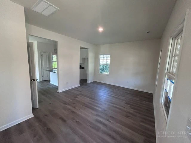 Image number 4 for the current listing